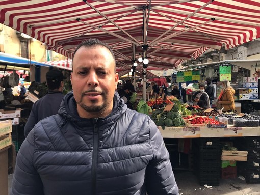 Chicco, frutta e verdura da piazza Foroni a Le Serre: “Da noi solo merce di prima qualità” [VIDEO]