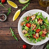 Estate, tra scampagnate, pranzi fuori e aperitivi: come goderseli senza appesantire l’intestino Estate, tra scampagnate, pranzi fuori e aperitivi: come goderseli senza appesantire l’intestino