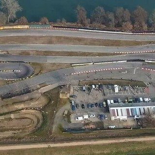 Ad un mese dall'incendio, riapre la pista di kart a Moncalieri Ad un mese dall'incendio, riapre la pista di kart a Moncalieri
