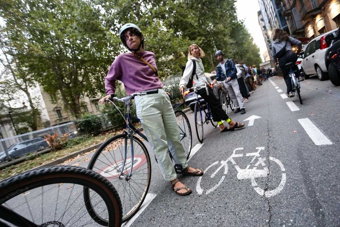 Il sogno di una Torino ciclabile: un percorso a ostacoli nella città dove c’è un'auto per ogni patentato Il sogno di una Torino ciclabile: un percorso a ostacoli nella città dove c’è un'auto per ogni patentato