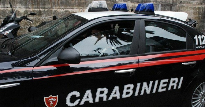 Rivarolo, 50enne senza fissa dimora litiga con la compagna e aggredisce i Carabinieri
