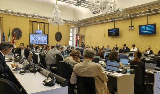 Pd all'attacco: “Consiglio Regionale in stallo. Il centrodestra pensa di essere in un suk” Pd all'attacco: “Consiglio Regionale in stallo. Il centrodestra pensa di essere in un suk”