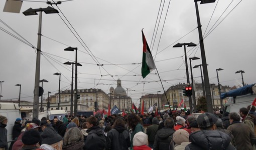Pro Pal, in 500 per le vie di Torino: &quot;In atto un genocidio, America ed Europa complici&quot;