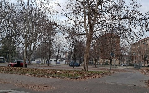 Blitz della polizia in corso Tazzoli, allontanati i camper abusivi