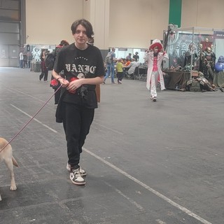 Nella confusione di Torino Comics con il cane di assistenza, la storia di Sofia: "Senza Indi non sarebbe qui"