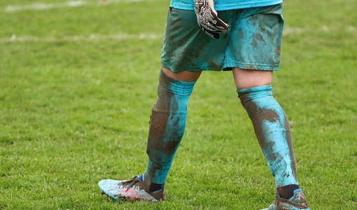 Spaccata al campo sportivo, rubano le monetine e poi fanno baldoria