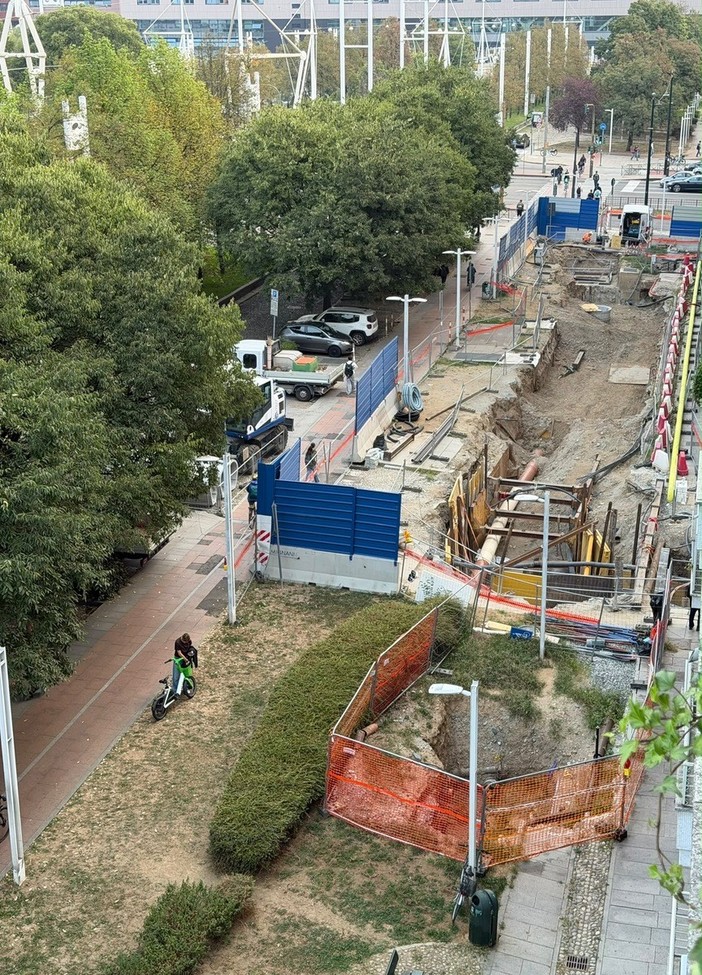 Cantiere infinito per il teleriscaldamento lungo l'asse di corso Mediterraneo Cantiere infinito per il teleriscaldamento lungo l'asse di corso Mediterraneo