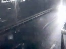 Un frame di un video che ritrae la vettura nel senso di marcia opposto a quello consentito