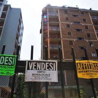 cartelli di case in vendita