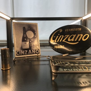 Le insegne di un marchio che ha rappresentato un pezzo di storia nell'Italia del Dopoguerra (dal portale Cinzano.com)
