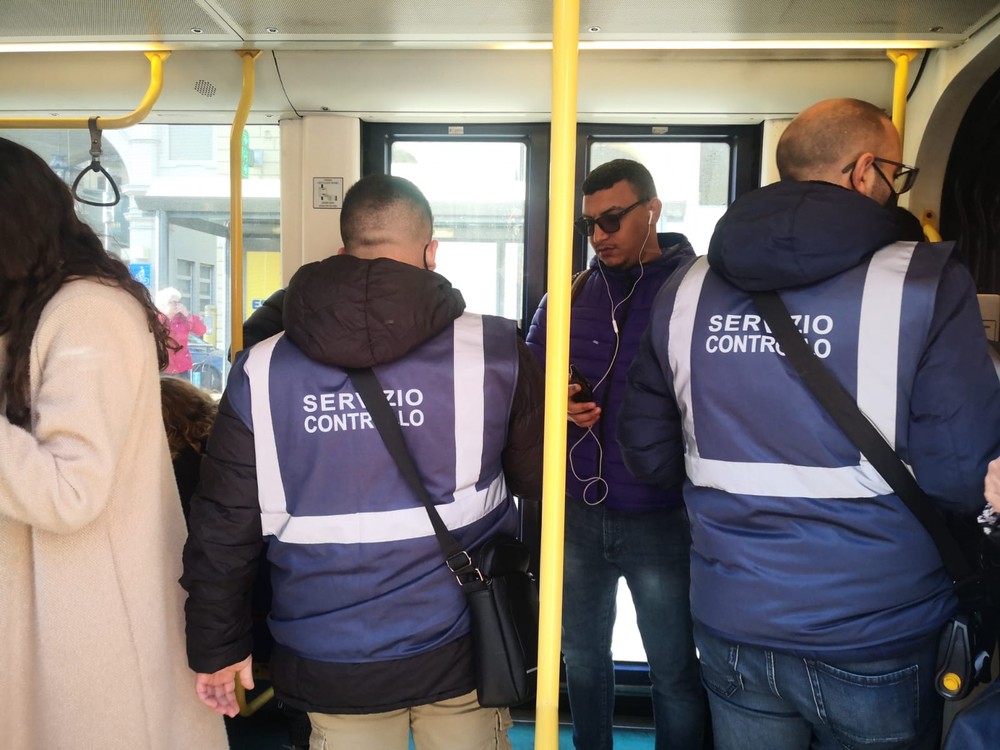 Gtt schiera 165 controllori esterni sui bus, sindacati sulle barricate: "Chiediamo incontro sul sindaco" Gtt schiera 165 controllori esterni sui bus, sindacati sulle barricate: "Chiediamo incontro sul sindaco"