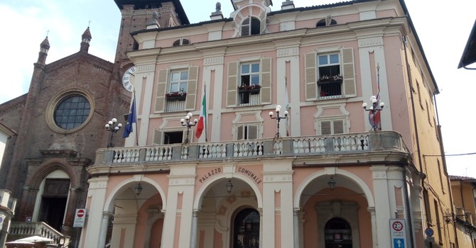 Il palazzo comunale di Moncalieri Il palazzo comunale di Moncalieri