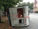 Il camper ribaltato a Mirafiori