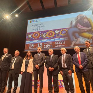 Il ministro Giuli e il sindaco Lo Russo alla cerimonia di inaugurazione del Salone 2025