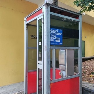 Una vecchia cabina del telefono (foto di archivio)