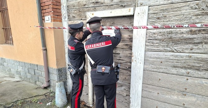 Colpisce la mamma con una sparachiodi alla testa. In un audio: "La uccido"