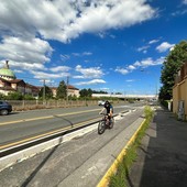 A Torino spunta una nuova pista ciclabile in via Tirreno: collegherà la città a Grugliasco
