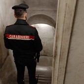 carabinierie su scala di una cantina