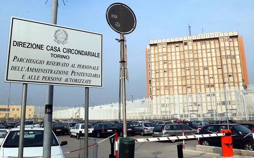 Agente preso a schiaffi da un detenuto: nel carcere di Torino regna il caos