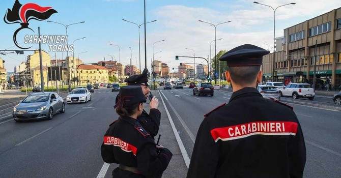 I carabinieri sono intervenuti per soccorrere la vittima della rapina