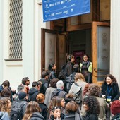 Lunghe code e grandi affollamenti tra le sale per la settimana dell'arte