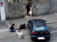 Fumano il crack sul marciapiede e urinano per terra: “Scene che stanno diventando quotidiane”