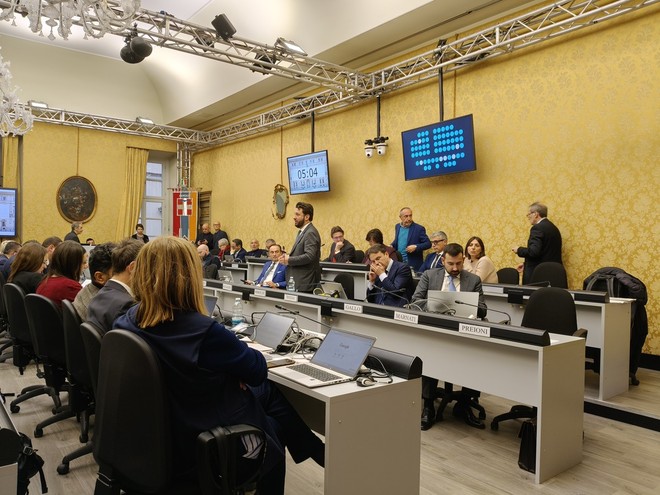 La Regione mette i soldi per l'ex Asa, ma passa la linea dei partiti La Regione mette i soldi per l'ex Asa, ma passa la linea dei partiti