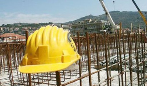 Cantiere infinito in via Orbetello, Fissolo: "Porta degrado nel quartiere"