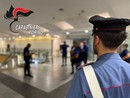 Viaggiava sulla metro con due panetti di hashish al posto del biglietto: denunciato