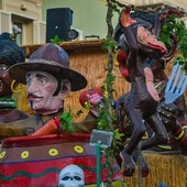 Polemica al CarnevaLoa, nel mirino il carro “C’era una volta l’Africa”: “Intendo proseguire con una denuncia per razzismo”