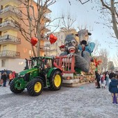 Carri, coriandoli, festa e famiglie: la due giorni del Carnevale ha colorato Beinasco Carri, coriandoli, festa e famiglie: la due giorni del Carnevale ha colorato Beinasco