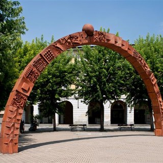 L'arco di Pomodoro, a Castellamonte