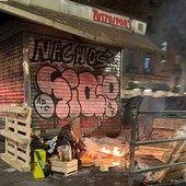 Stop agli incendi, transenne attorno all’ex edicola di Porta Palazzo