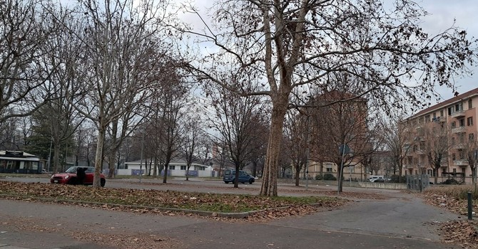 Blitz della polizia in corso Tazzoli, allontanati i camper abusivi Blitz della polizia in corso Tazzoli, allontanati i camper abusivi