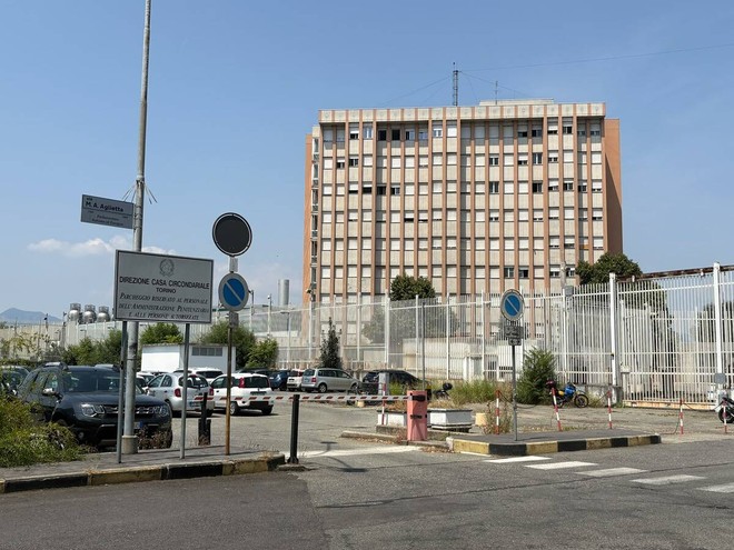 Notte di protesta e proposta al Lorusso e Cutugno, al via la maratona oratoria contro l'emergenza carceri