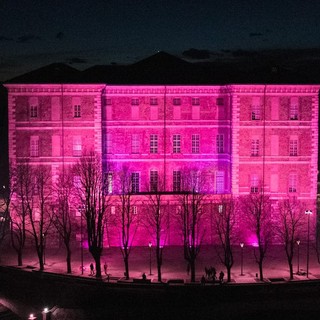 castello di Rivoli illuminato di rosa