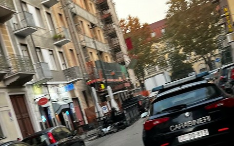 In via Cristalliera intervenuti i carabinieri e un’ambulanza