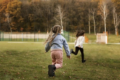 Bambini e corsa: a che età iniziare, come allenarsi e cosa mangiare Bambini e corsa: a che età iniziare, come allenarsi e cosa mangiare