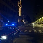Tentano di rubare tra le auto parcheggiate: scoperti e arrestati Tentano di rubare tra le auto parcheggiate: scoperti e arrestati