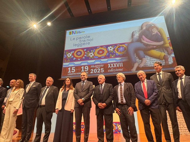 Il ministro Giuli e il sindaco Lo Russo alla cerimonia di inaugurazione del Salone 2025