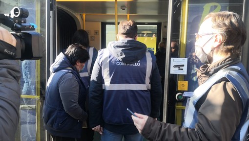 Bus e tram più sicuri a Torino, Gtt estende il presidio delle guardie giurate anche di giorno Bus e tram più sicuri a Torino, Gtt estende il presidio delle guardie giurate anche di giorno