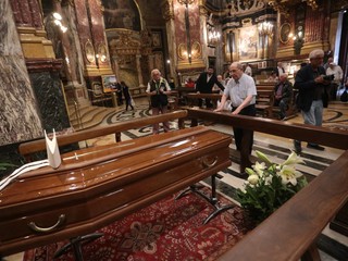 Si è tenuta nel pomeriggio di oggi la camera ardente del monsignor Nosiglia