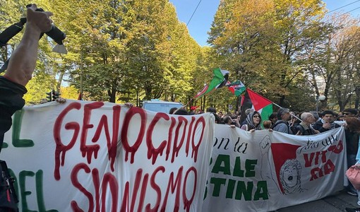 Manifestazione Pro Pal: subito tensioni con le forze dell'ordine Manifestazione Pro Pal: subito tensioni con le forze dell'ordine