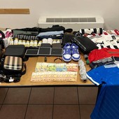 La merce scoperta dopo un controllo dei carabinieri di San Salvario La merce scoperta dopo un controllo dei carabinieri di San Salvario