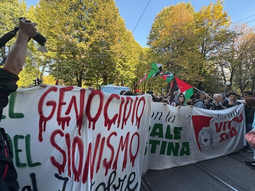 Manifestazione Pro Pal: subito tensioni con le forze dell'ordine Manifestazione Pro Pal: subito tensioni con le forze dell'ordine