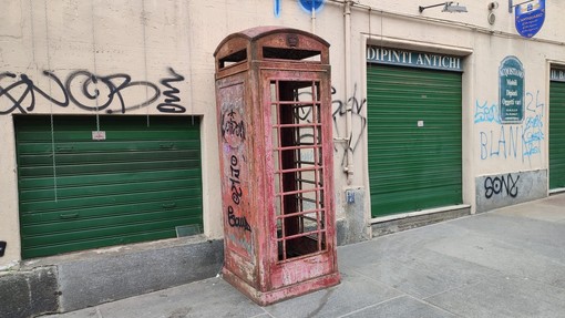 cabina telefonica rossa