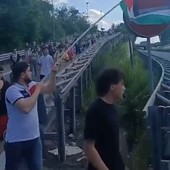 Corteo pro Pal invade il raccordo autostradale per l'aeroporto di Caselle