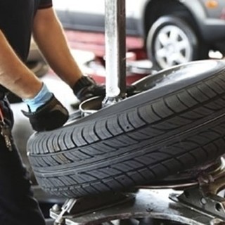Cambio Gomme: Nuove o Usate? Un Dilemma Risolto