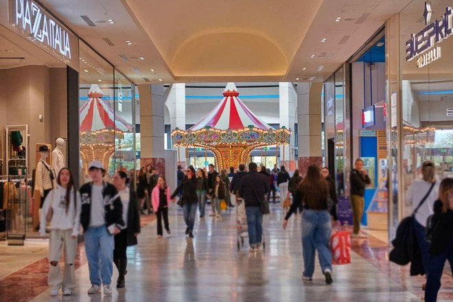 Experience retail: perché le attrazioni fisiche resistono meglio del digitale nei mall Experience retail: perché le attrazioni fisiche resistono meglio del digitale nei mall
