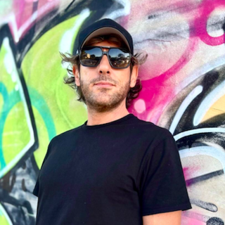 Il rapper torinese Cajo torna nella sua città e omaggia Dj Fabo: &quot;Fabiano è la vera motivazione alla base del disco&quot; [INTERVISTA]